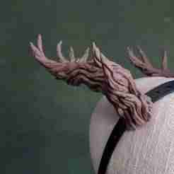 Robyn | Large Twisted, Thorny Horns