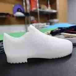 Slip resistant leather shoes