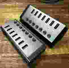 Minimalist Mini Snap Card Display Stand