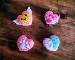 Sevgi Kalpleri, Sevgililer Günü için çok renkli örgü kap