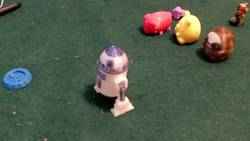 Dönen kafalı basit R2D2